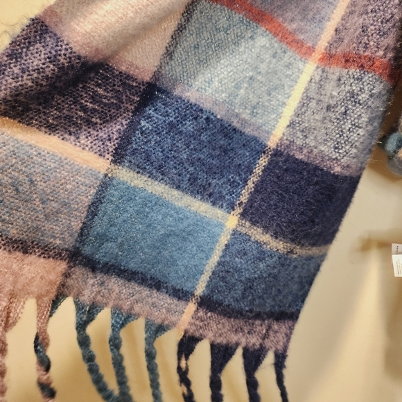 OLD NAVY large Plaid Frindge Multicolor Cozy Scarf NWT - Picture 9 of 10